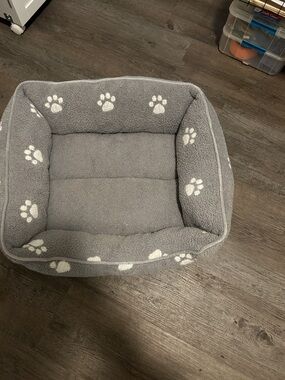 Plush Gray Pet Bed with White Paw Print Trim